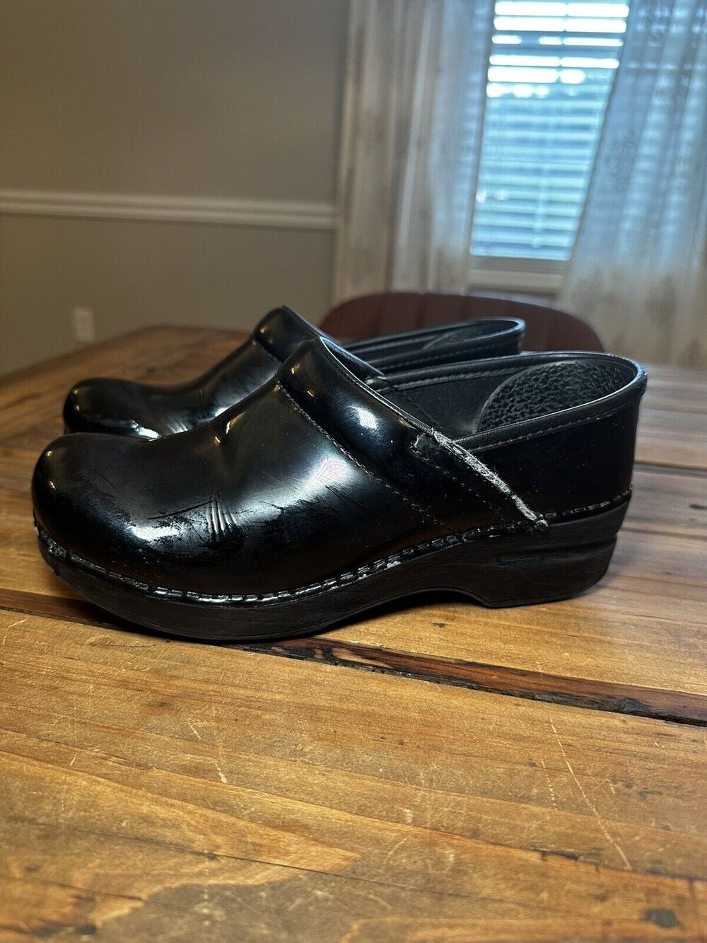 Dansko XP Womens 37 Shiny Black Patent Leather Slip On Comfort Shoes Clogs